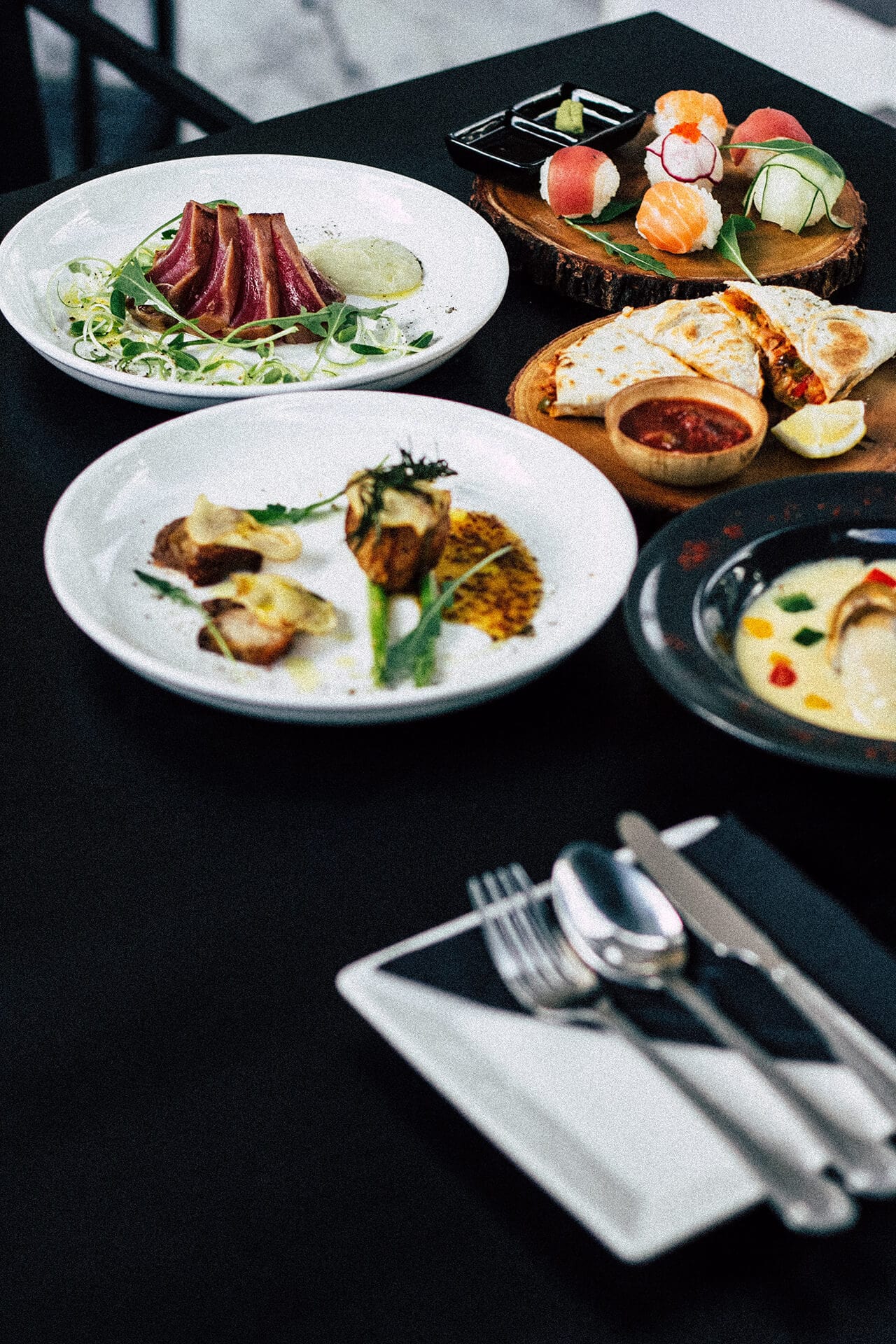 Expertly curated menus - Ath à Table